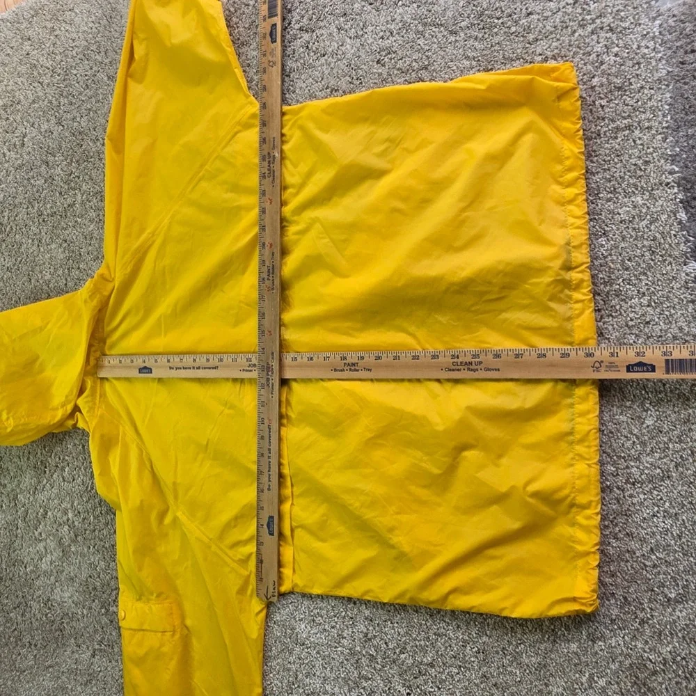VINTAGE Helly Hansen Packable Windbreaker Jacket Mens XL Yellow Outdoor Rain